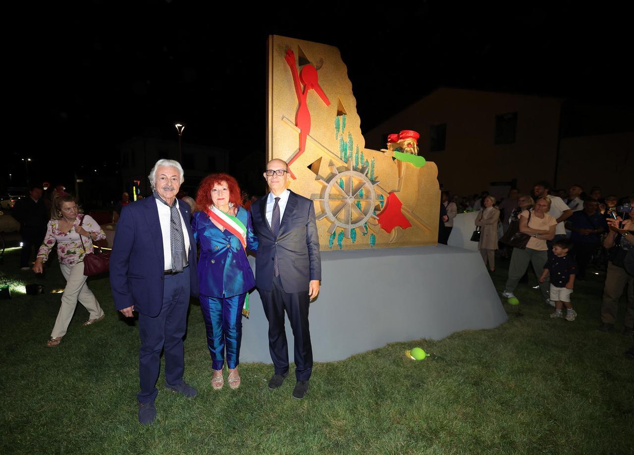 
	L'architetto Oreste Ruggiero, la sindaca Marzia Niccoli e Raffaele Lenzi della Fondazione Caript (foto Nucci)

