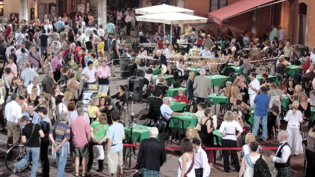 Burraco in piazza municipale