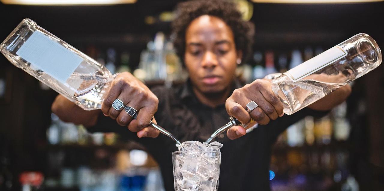 Cagliari capitale dei cocktail: al via la Sardinia Cocktail Week con i grandi nomi della mixology mondiale – Il programma