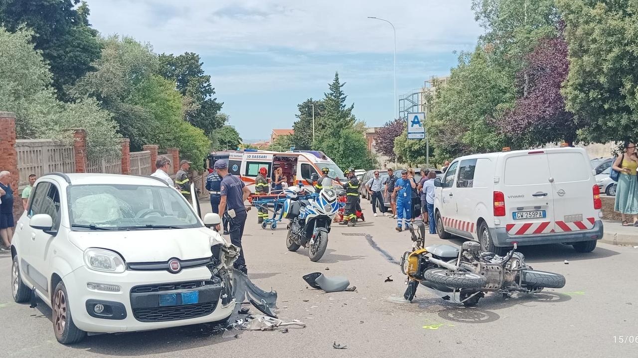 Sassari, auto contro moto all’incrocio: un ferito in codice rosso