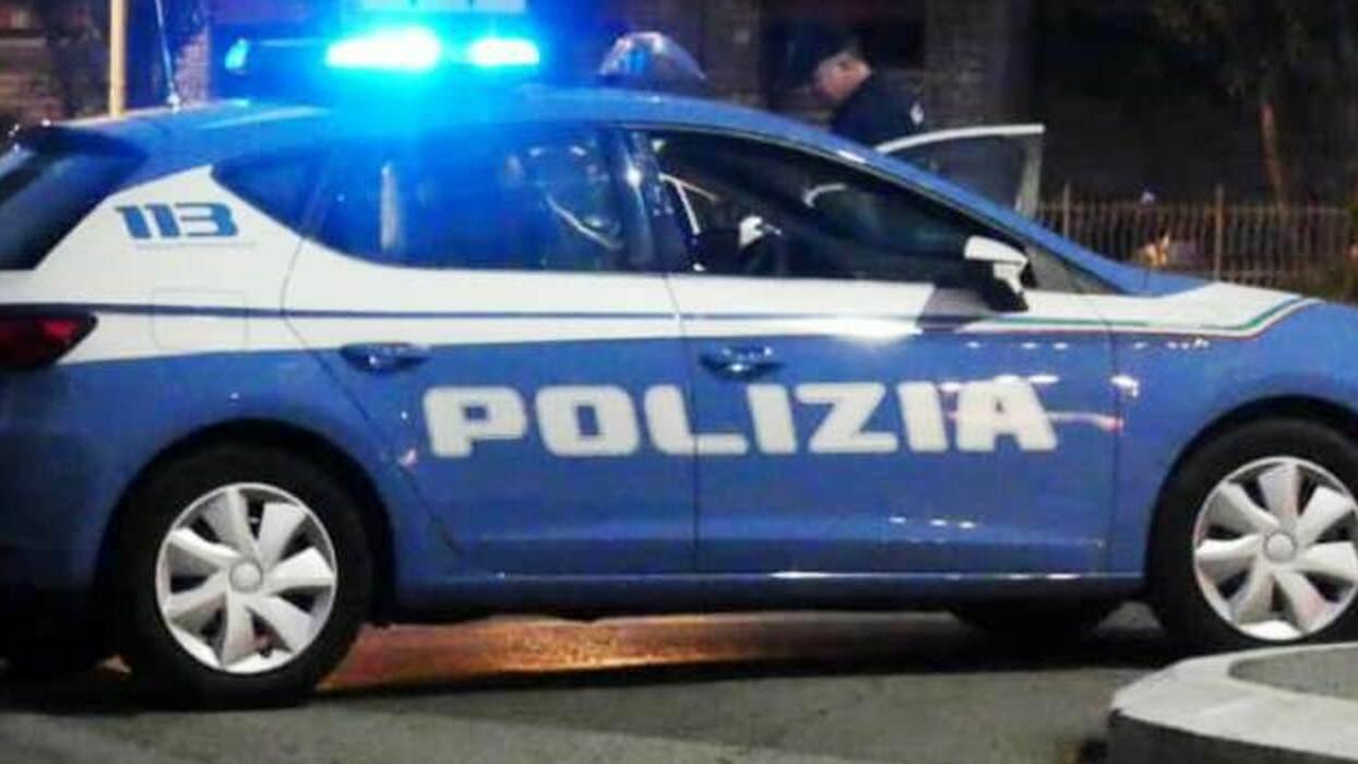 Sassari, prima molesta un gruppo di donne, poi tenta di rapinarne una e la ferisce: arrestato