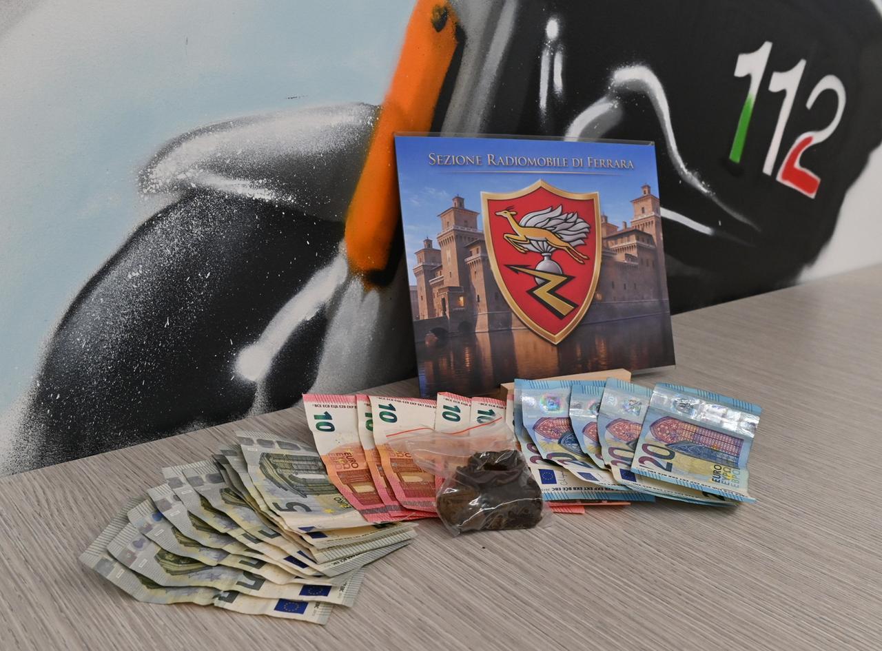 Ferrara, sorpreso con 40 grammi di hashish: arrestato 19enne