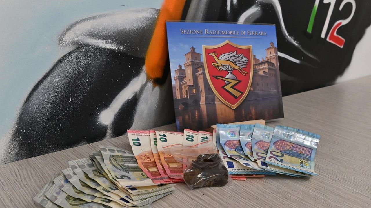 Ferrara, sorpreso con 40 grammi di hashish: arrestato 19enne