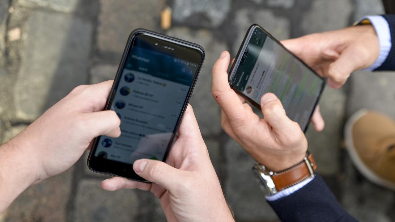 Commenti erotici e foto di donne rubate dalle telecamere dei tram: scoperta chat sessista tra autisti