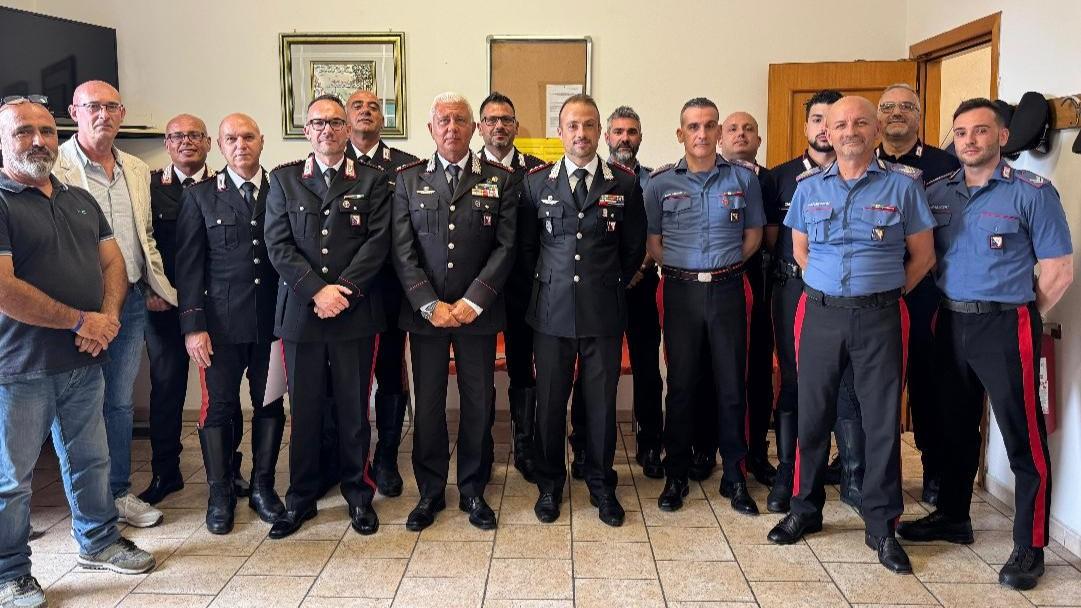 Minacciò di togliersi la vita, ma fu salvato dai carabinieri: l’arma premia i due militari