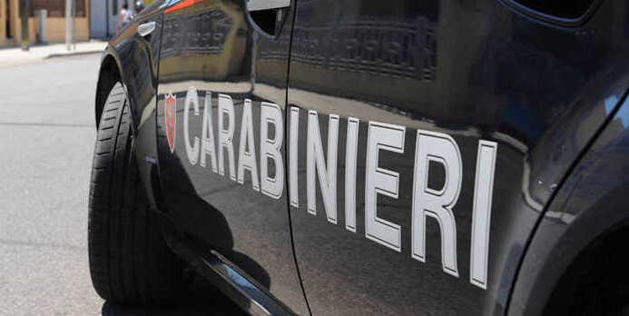 Aggressione choc tra vicini di casa: «Che paura, voleva strangolarmi»