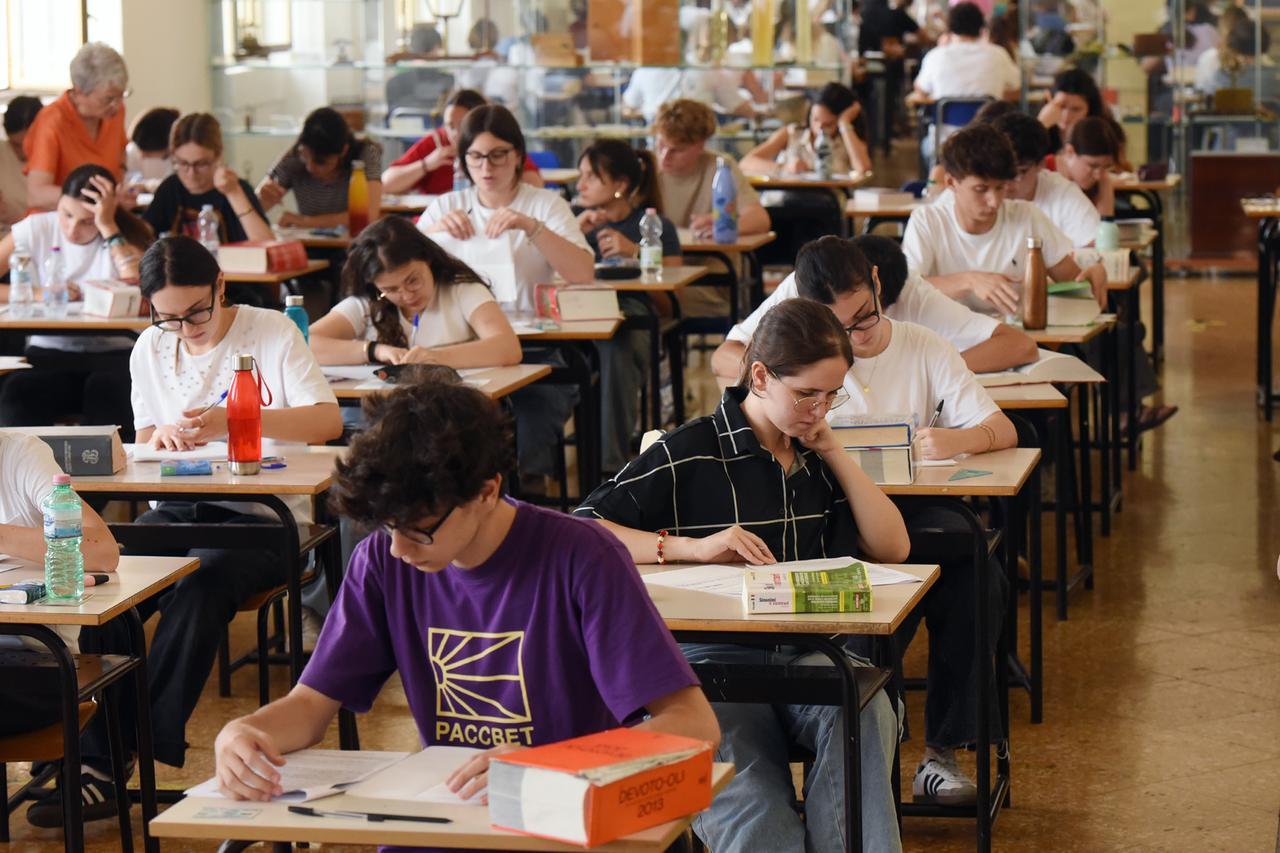 Maturità 2026, la carica dei 12mila maturandi sardi: tutto pronto per la notte prima degli esami – Ecco che cosa cambia