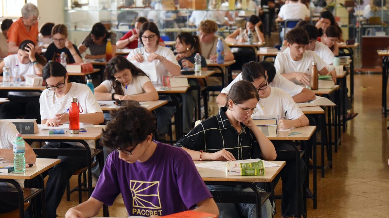 Maturità 2026, la carica dei 12mila maturandi sardi: tutto pronto per la notte prima degli esami – Ecco che cosa cambia