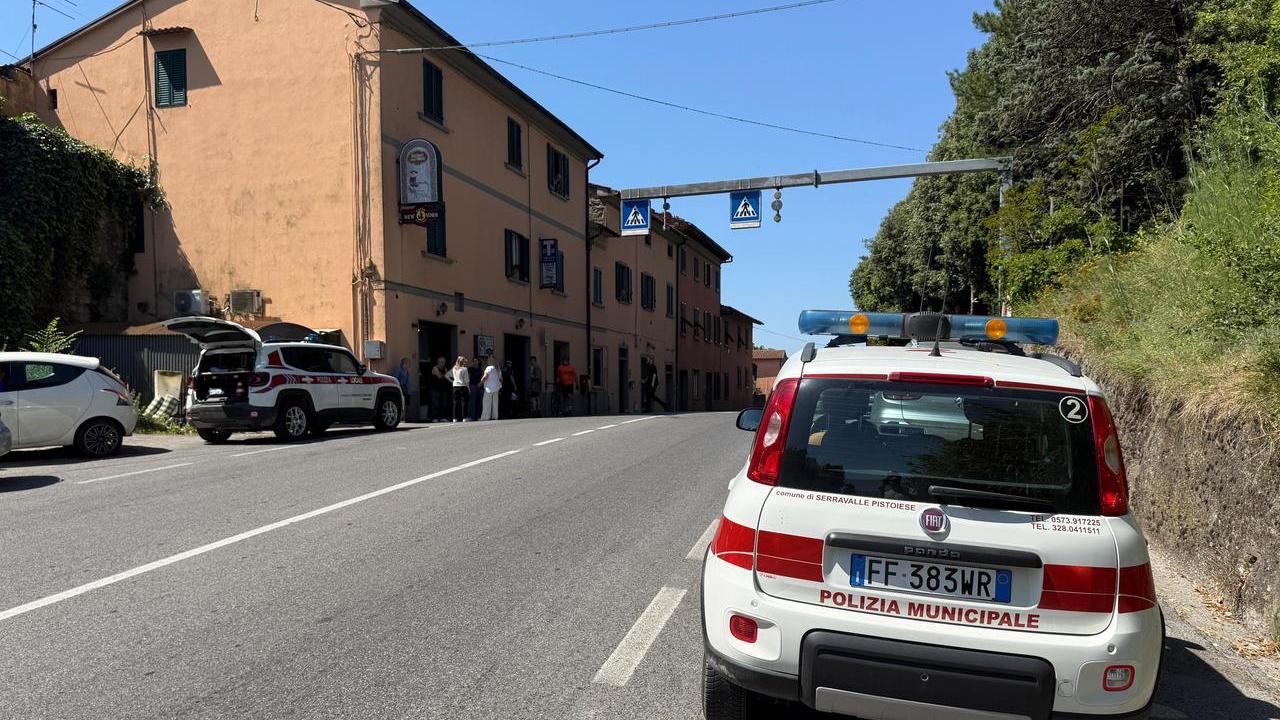 Serravalle, gravi nonna e nipotino investiti sulla Lucchese: il bambino portato in ospedale con l’elisoccorso