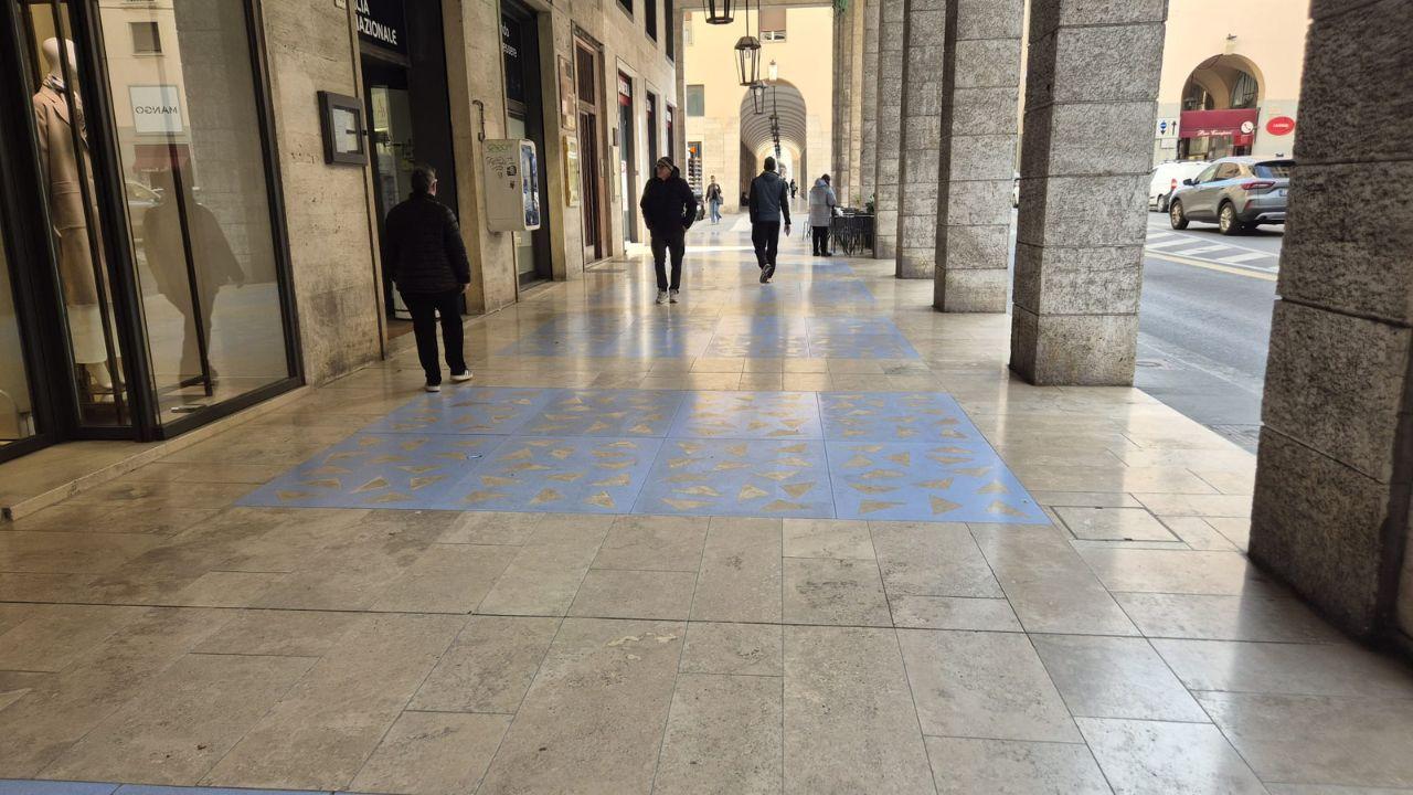 L'aggressione è avvenuta nel negozio "Aumai" di via Grande