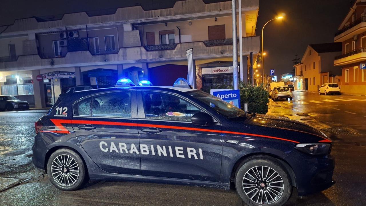In casa e in auto aveva cocaina e contanti, arrestato