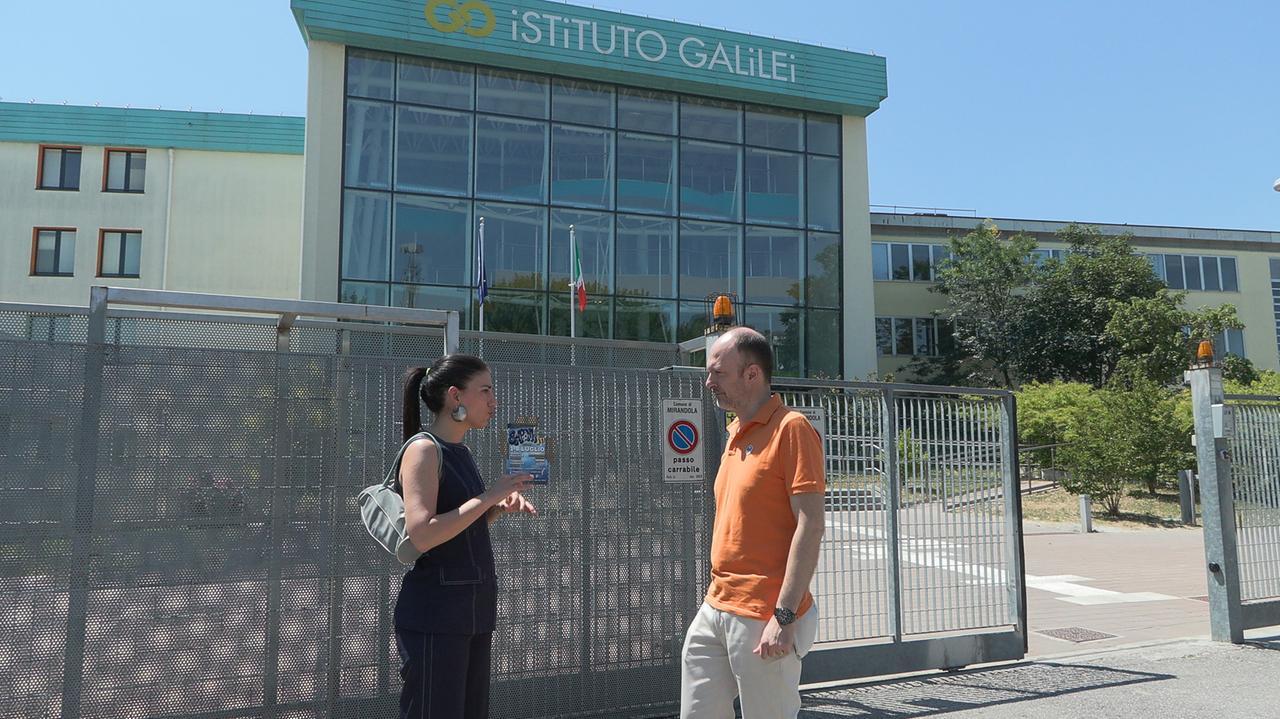 Pistola contro il professore, parlano gli studenti del Galilei: «Non siamo solo quegli episodi»