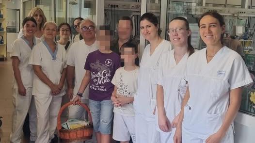 A 14 anni per il suo compleanno dona libri di favole al reparto di Neonatologia