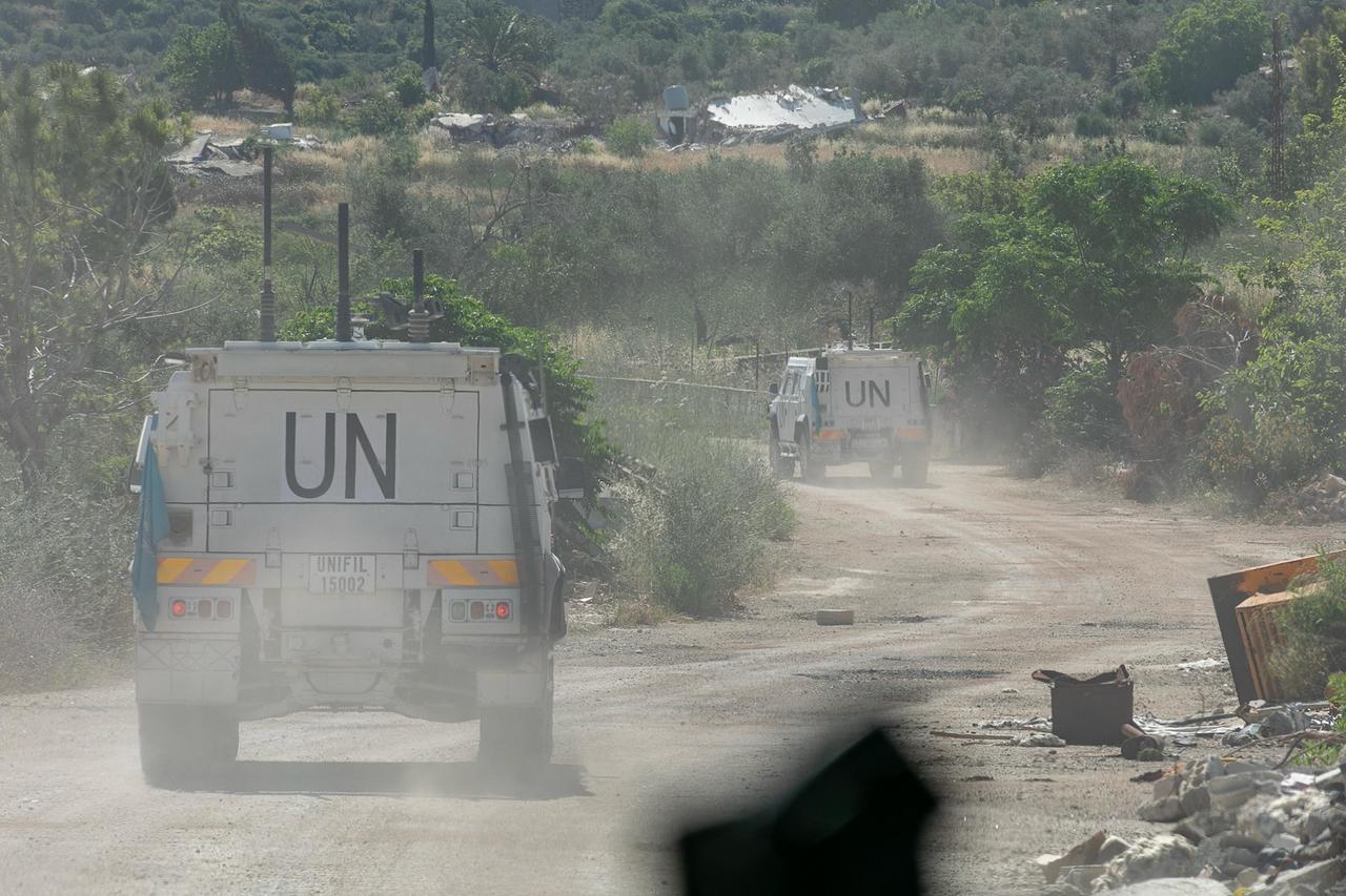 Libano, la Brigata Sassari tra bonifiche e aiuti alla popolazione: la missione ad alto rischio dei Sassarini