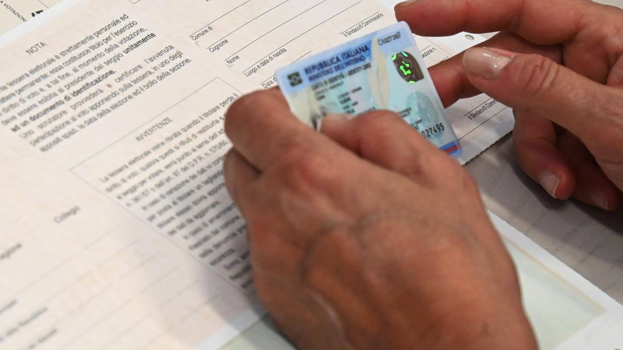 Carta d’identità cartacea: l’addio è rimandato, sarà valida sino alla scadenza – Che cosa è successo e cosa bisogna sapere