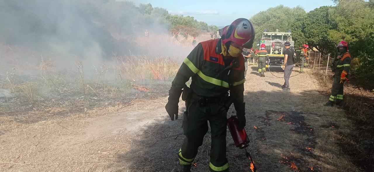 Il fuoco per fermare gli incendi: da tutto il mondo per salvare la Sardegna