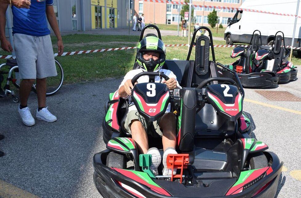 I pazienti disabili in moto e sui go-kart nel “circuito” dell’ospedale a Cona