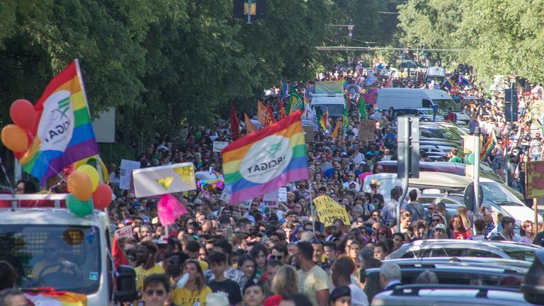 Preghiera riparatrice dopo il Modena Pride: rosario organizzato da un gruppo di laici cattolici