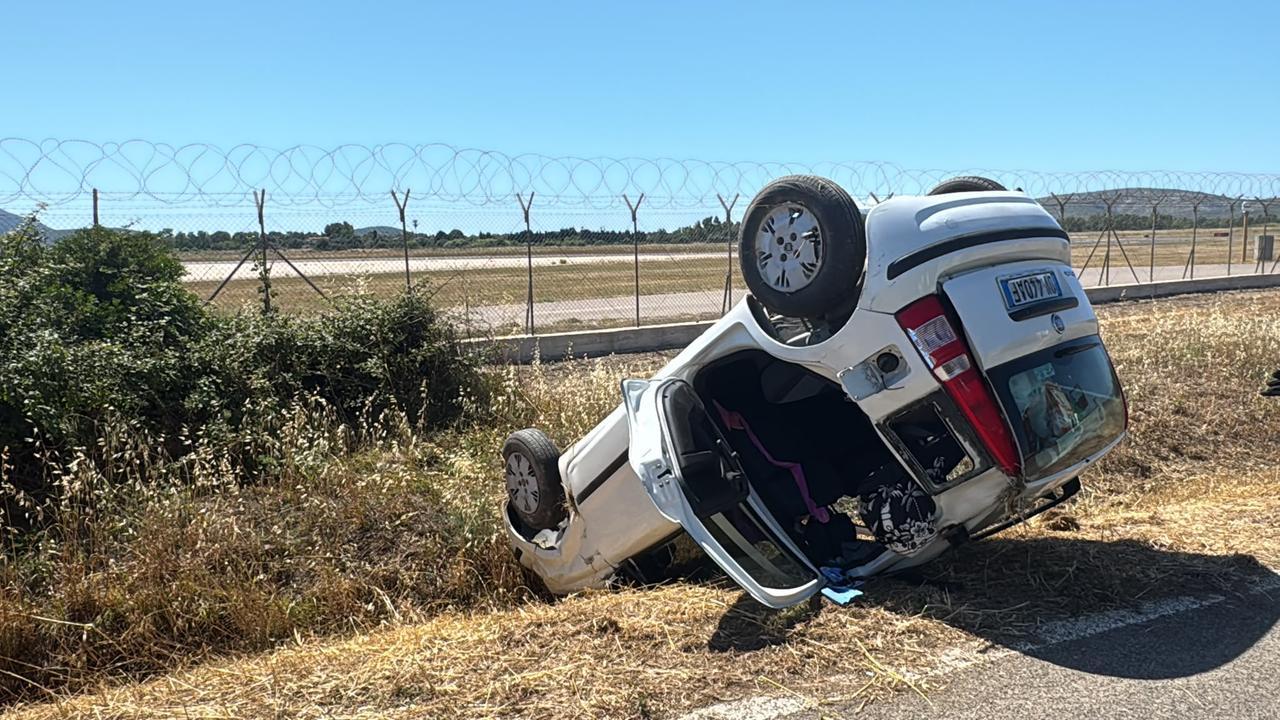 Pauroso incidente ad Alghero, auto si ribalta e finisce fuori strada: una donna al pronto soccorso