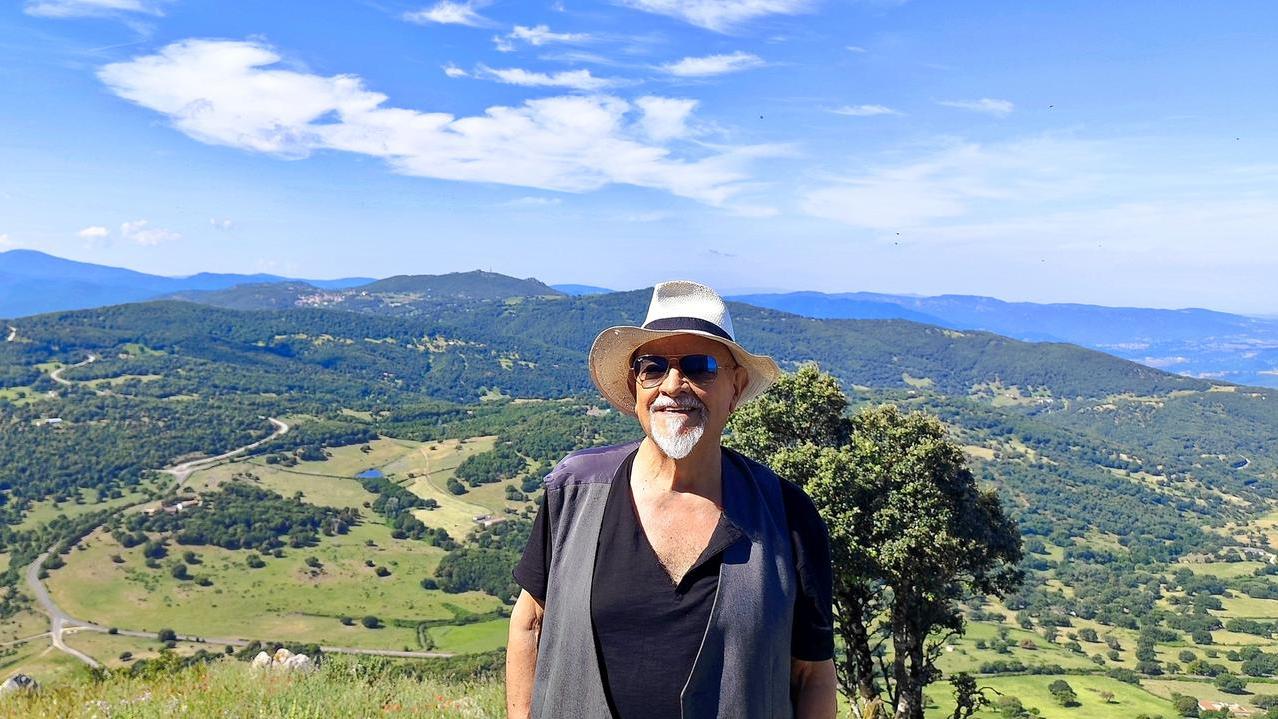 Salvatore Niffoi torna in libreria: «Non cerco la Sardegna cartolinesca, la letteratura? Per me è riscatto»