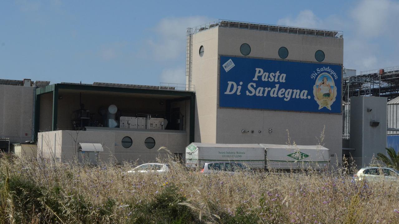 .
oristano - sciopero dei dipendenti del pastificio cellino