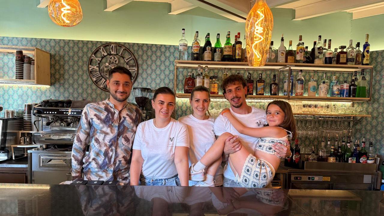 Ferrara, riapre il Caffè Vienna di via Bologna: nuova gestione e colori