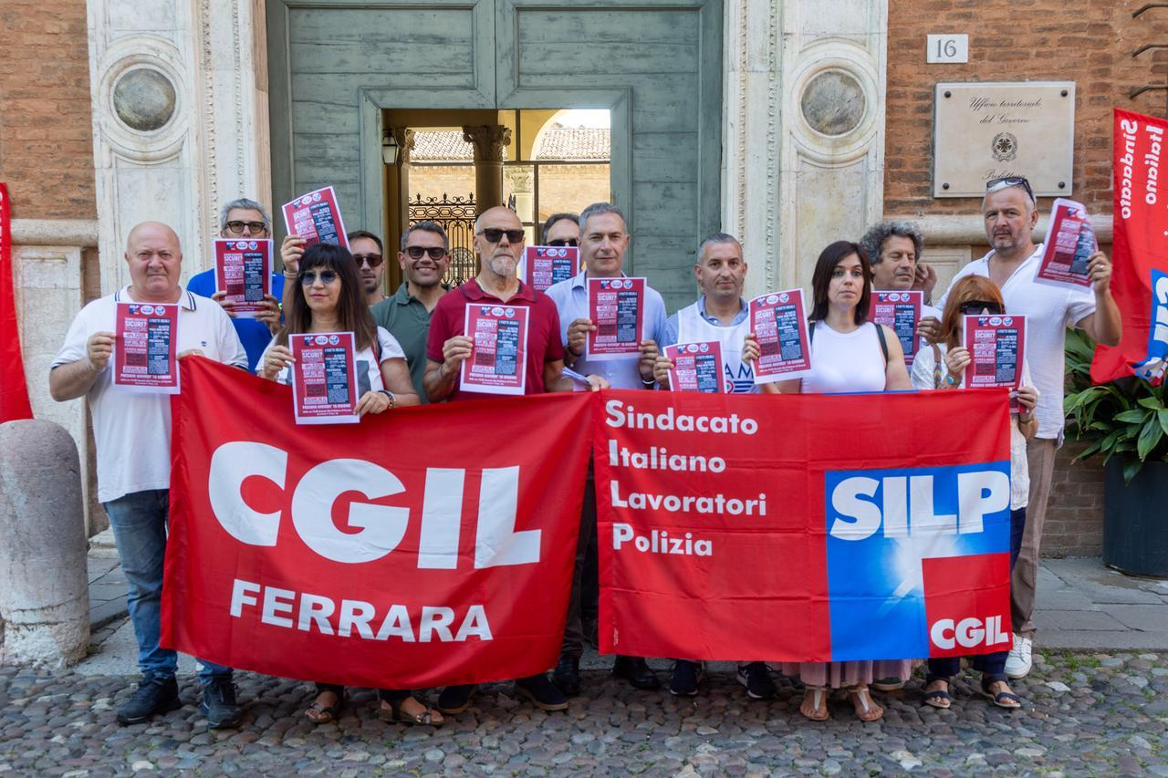 Comparto difesa “all’attacco” anche a Ferrara. Presidio in Prefettura per stipendi e organici