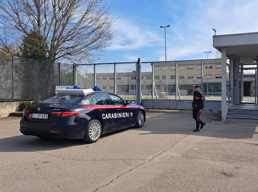 «Ti decapito con la motosega»: 69enne arrestato dopo minacce e violenze alla compagna
