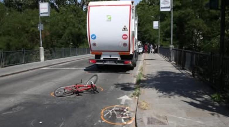 Bimbo di 11 anni travolto e ucciso da un camion dei rifiuti