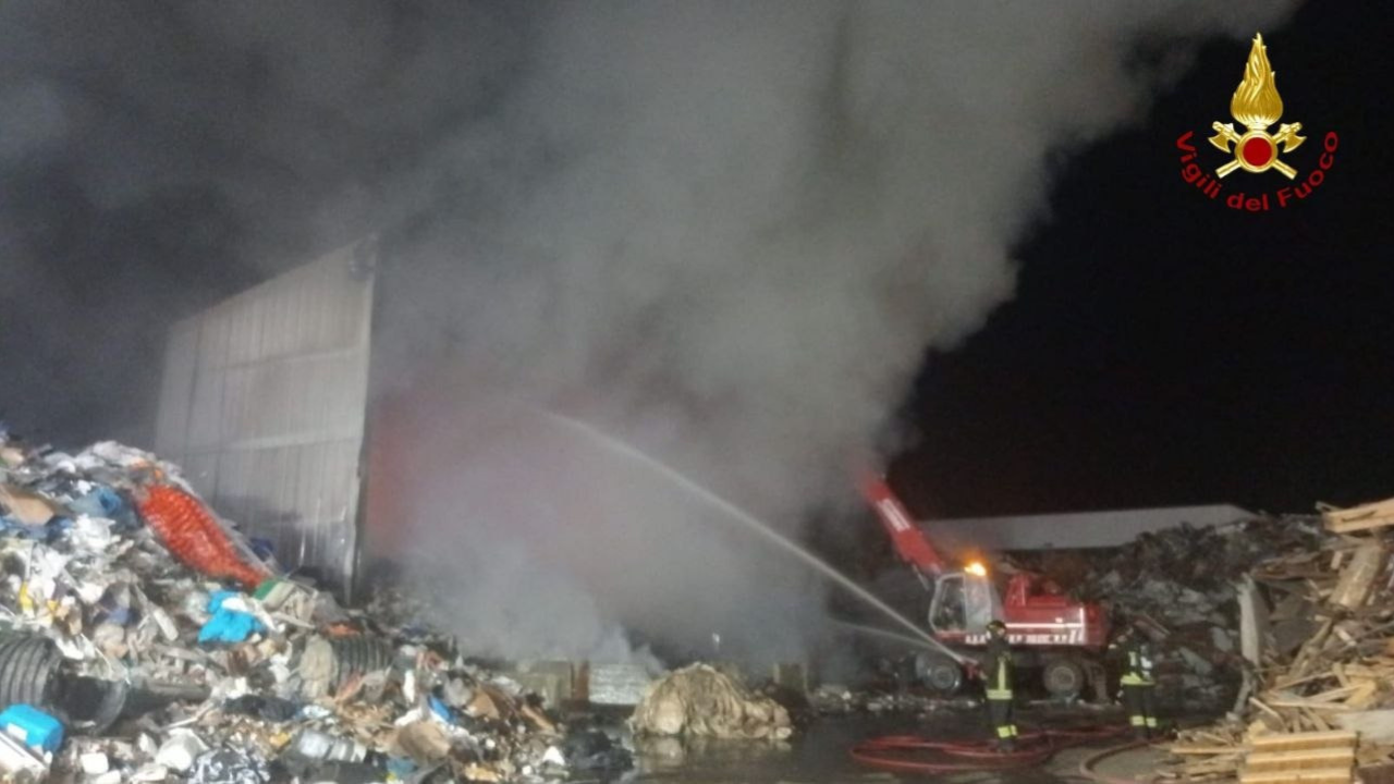 
	Le attivit&agrave; di spegnimento da parte dei vigili del fuoco

