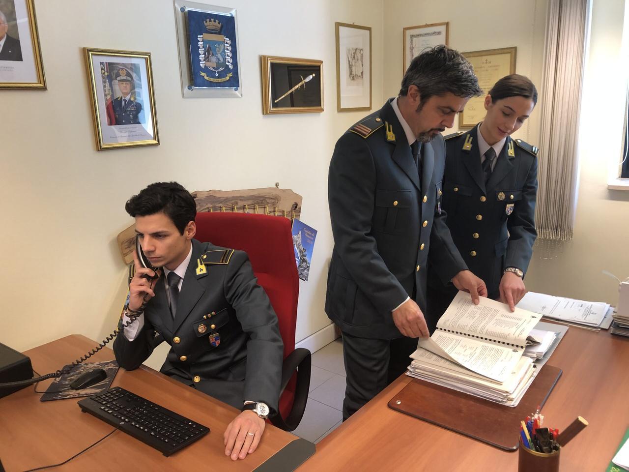 Lucca, svuota i conti della società piena di debiti prima di chiuderla: sequestrati 700mila euro
