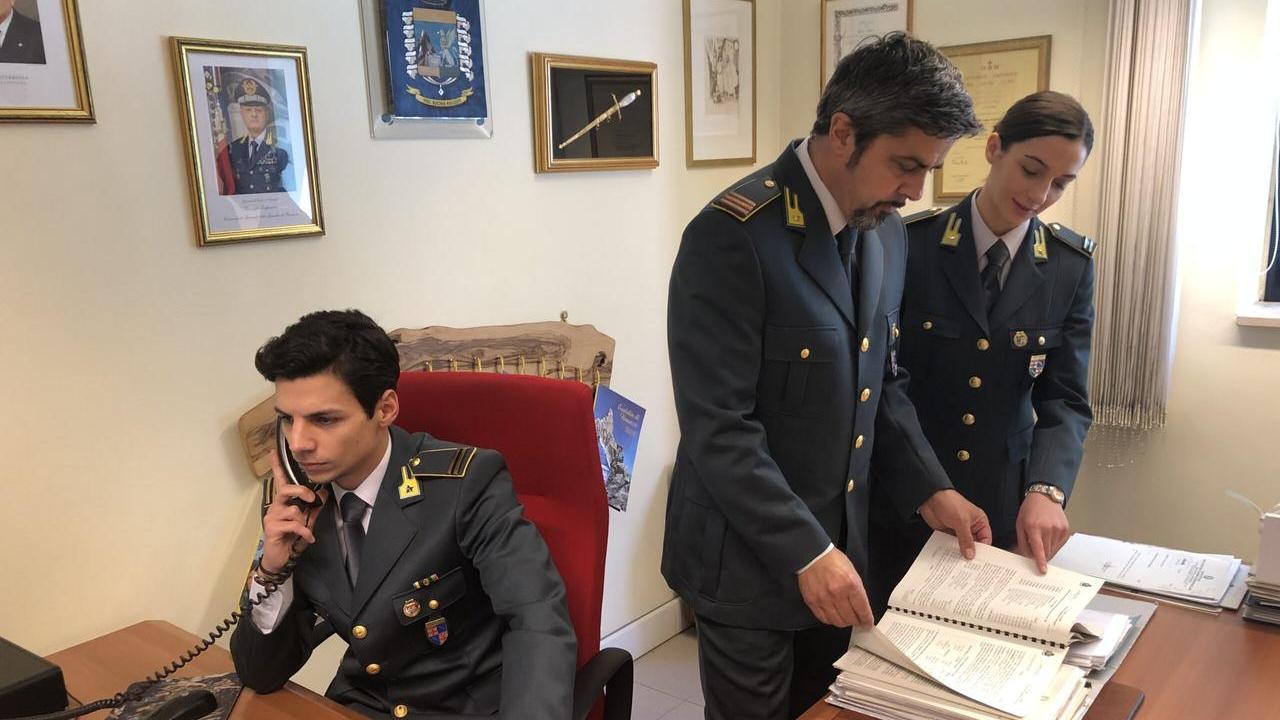 Lucca, svuota i conti della società piena di debiti prima di chiuderla: sequestrati 700mila euro