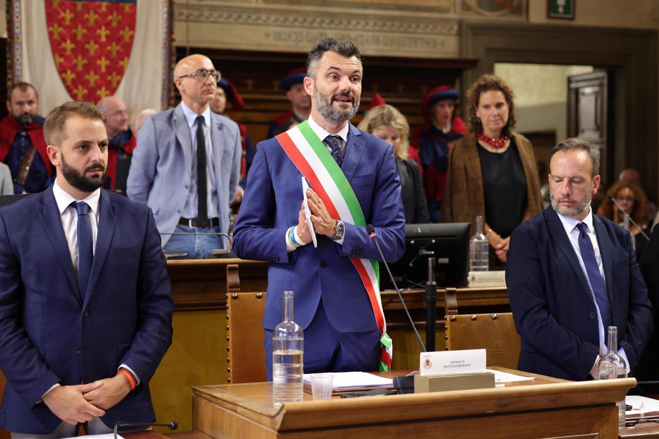 
	Il sindaco Matteo Biffoni in Consiglio comunale (foto Nucci)

