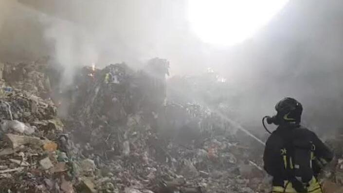 Salanetti, due incendi nella stessa fabbrica: «Sicurezza dei cittadini a rischio»<br>