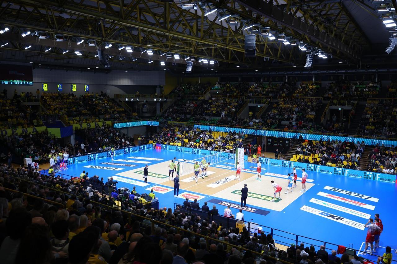 
	Il pubblico del PalaPanini nello scatto di Modena Volley

