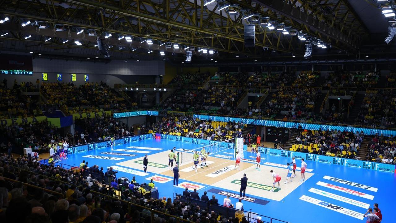 Il pubblico del PalaPanini nello scatto di Modena Volley