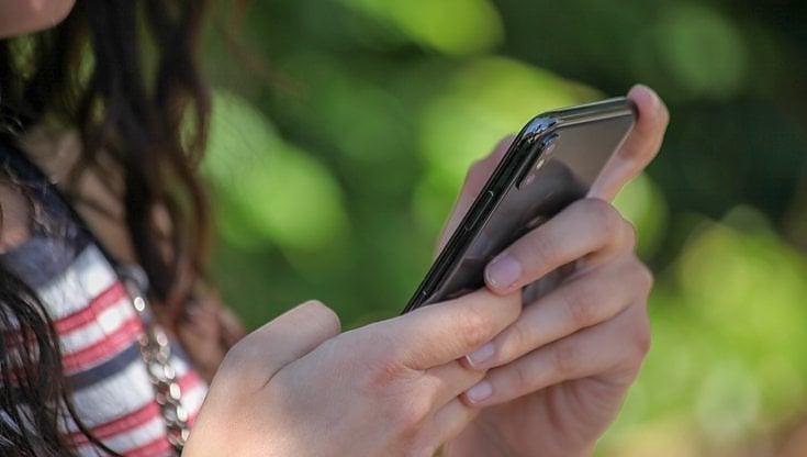 «Le nostre foto prese da Instagram e messe su un sito porno. Così lo abbiamo scoperto»