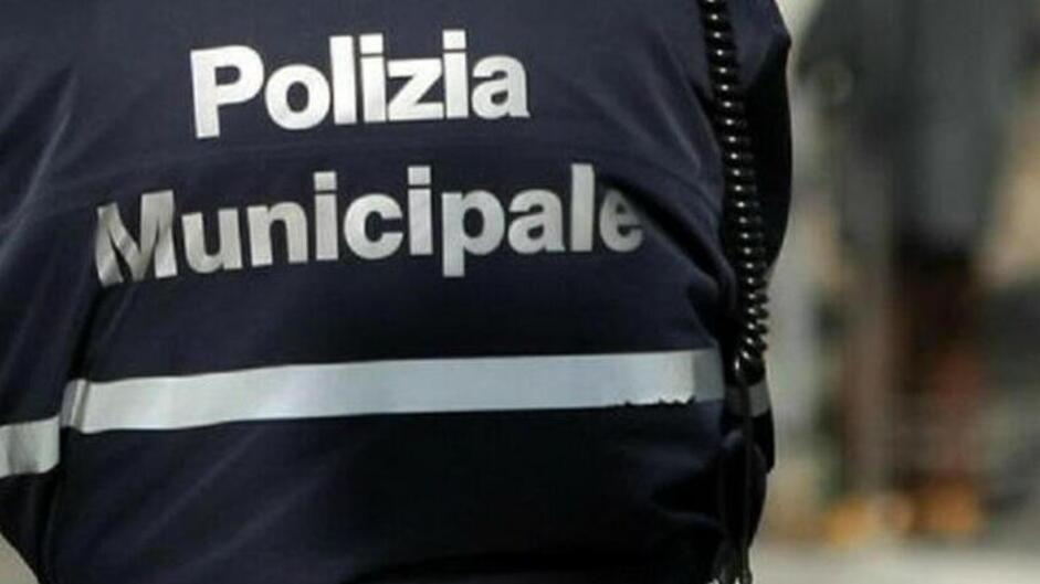 Sul posto è intervenuta la polizia municipale (foto d'archivio)
