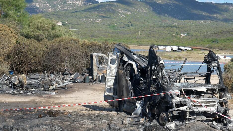 Olbia, bimbo morto nel rogo del camper: aperto il processo al padre