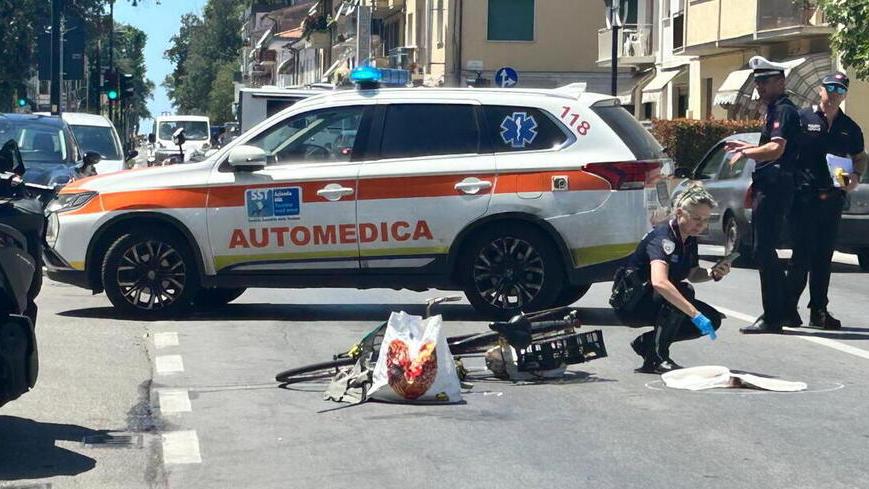 Viareggio, grave ciclista dopo una caduta in via Marco Polo<br>