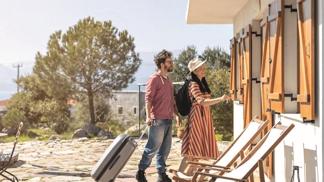 Vacanze truffa: dalle case invase dagli scarafaggi al letto nel pollaio – I racconti choc dei turisti