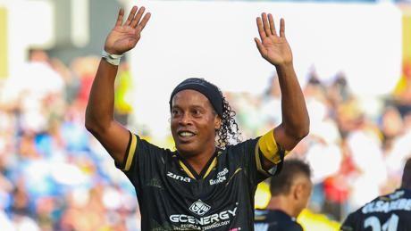 Ronaldinho giocherà contro la Torres