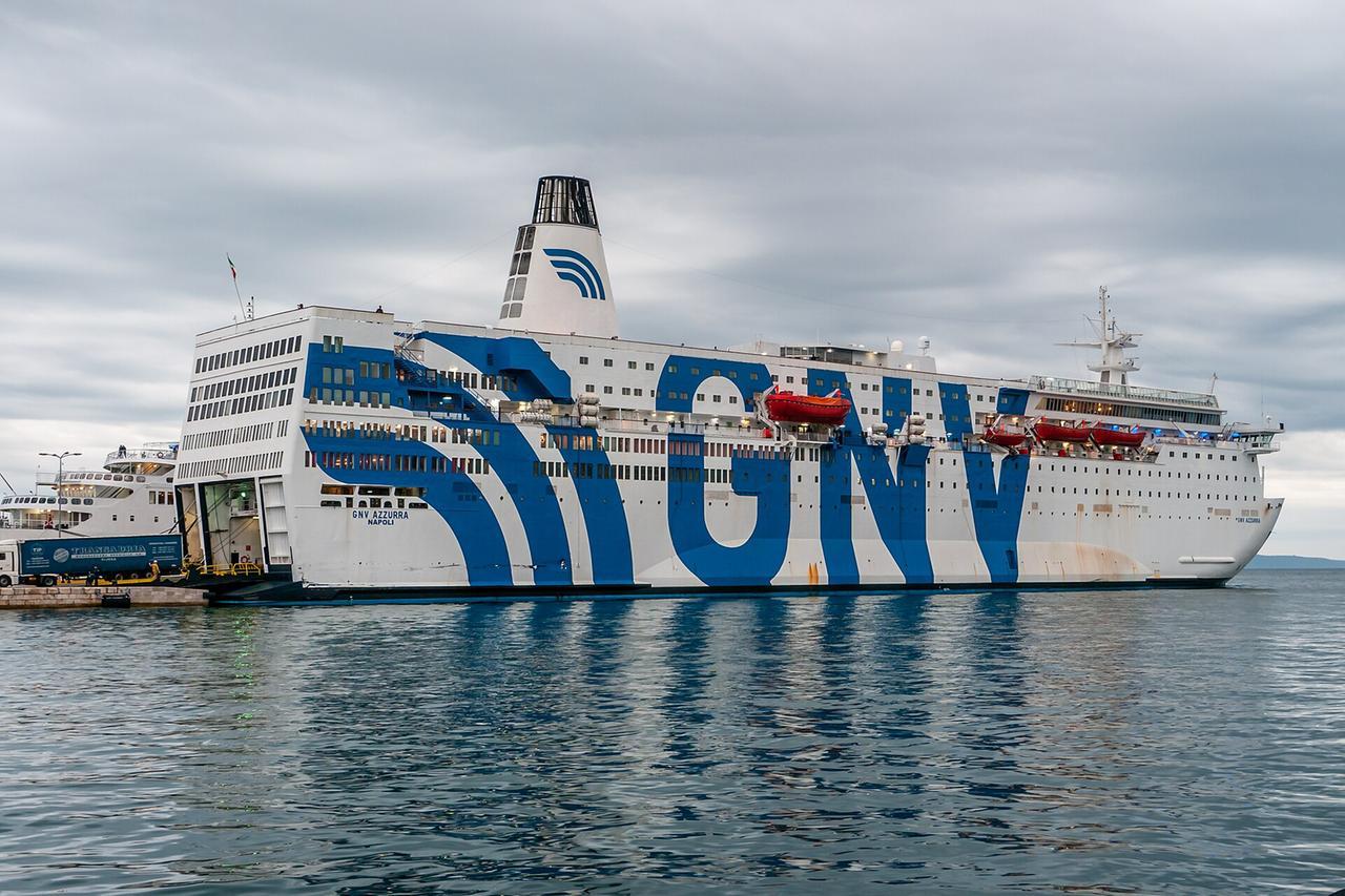 La nave Azzurra di Gnv (foto Wikipedia)