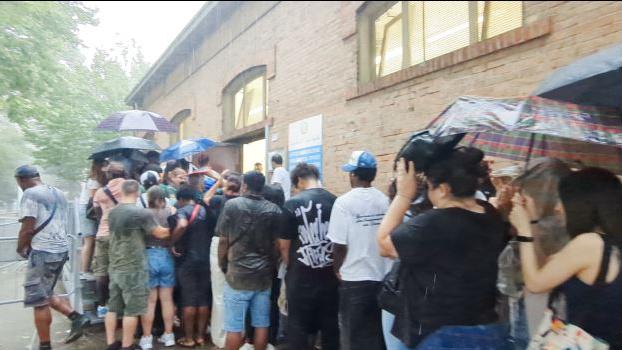 File all’Ufficio Immigrazione, arrivano i gazebo della Croce Rossa