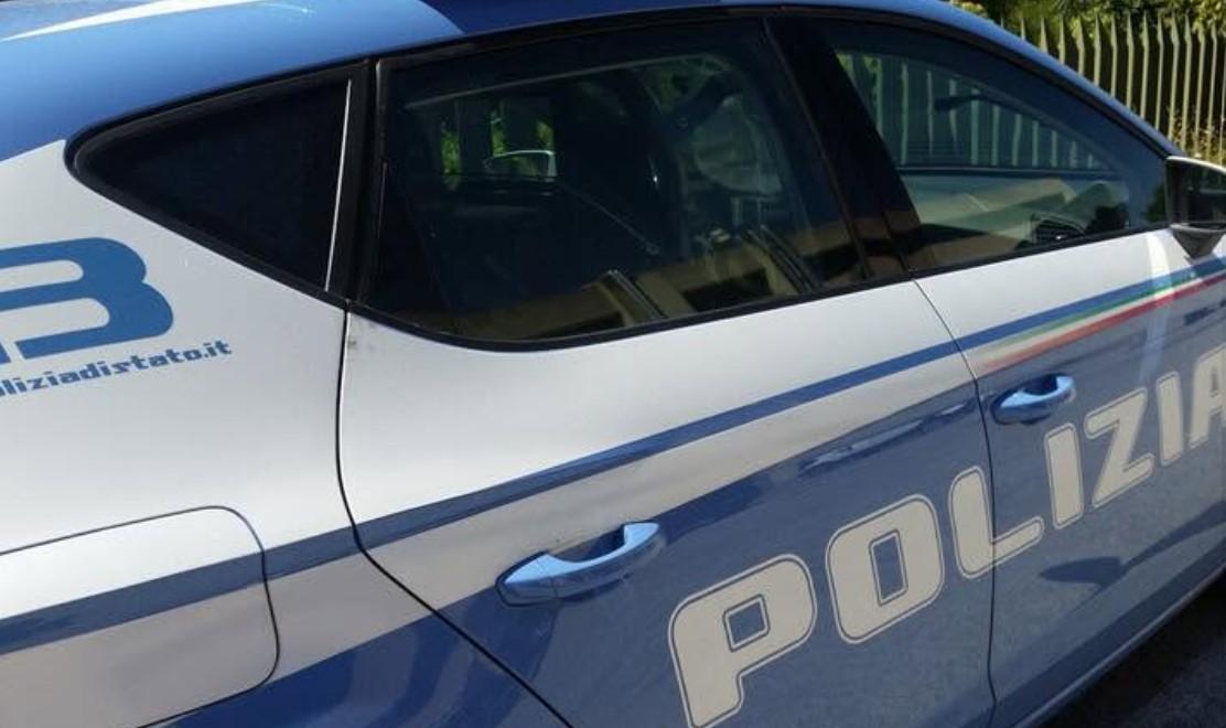 Lo schianto contro l’auto in scooter, perde la vita la figlia di un assessore. Il video choc sui social: «Questa è morta»