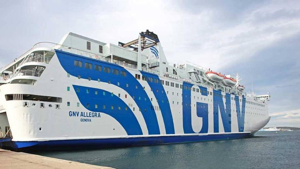 L’incendio sulla nave Gnv, i passeggeri sono finalmente a Genova: proseguono le indagini sulle cause del rogo