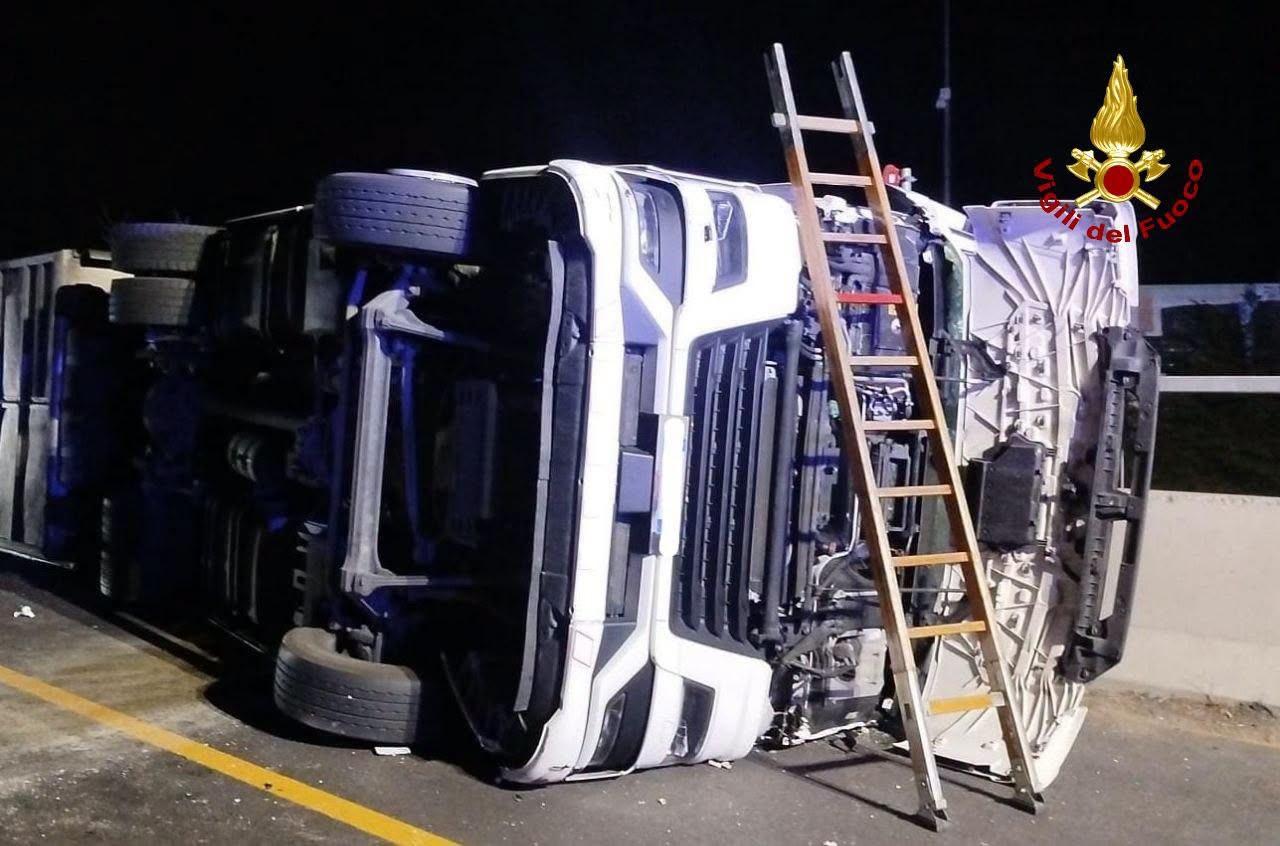 Incidente in A1 nella notte, morto un camionista modenese di 36 anni