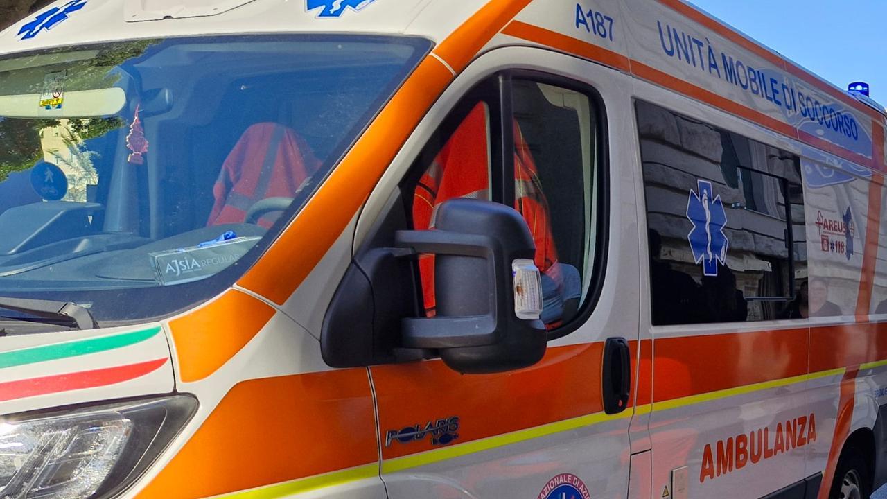 Perde il controllo dello scooter e si schianta sull’asfalto, un ferito grave