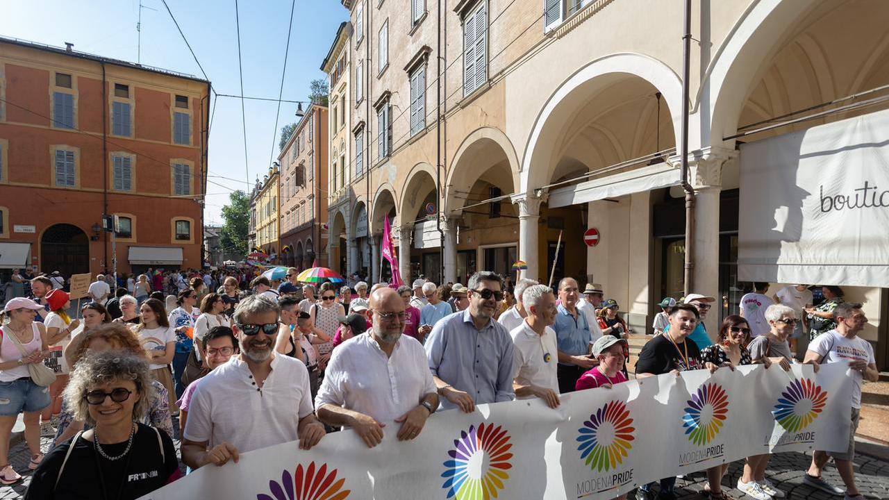 Dal palco del Modena Pride un messaggio alla città: inclusione, diritti e libertà per tutti