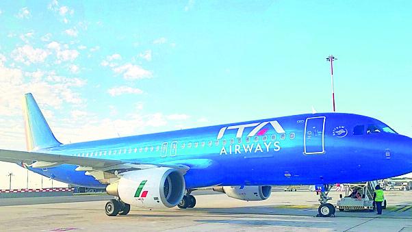 Volo Alghero-Linate in ritardo di ore, passeggeri bloccati in aeroporto